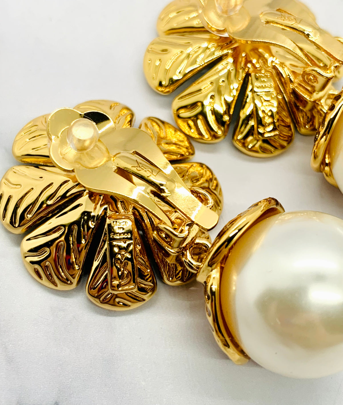 YSL YVES SAINT LAURENT Flower Pearl Clip On Earrings - Pre owned