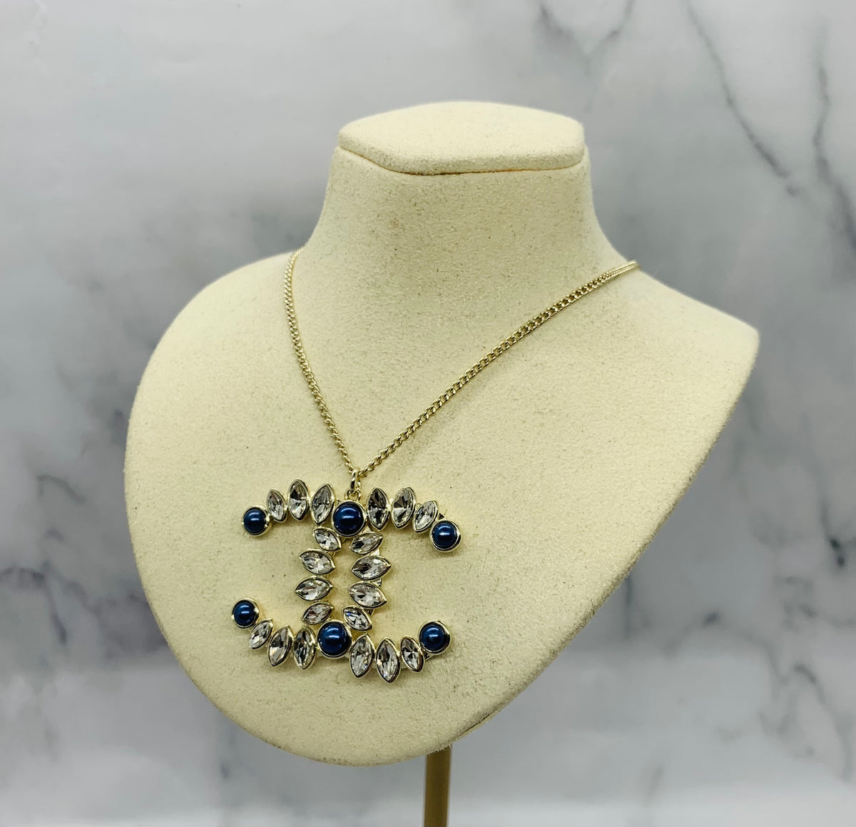 CHANEL CC 2018 Rhinestone Pendant Necklace - Pre owned