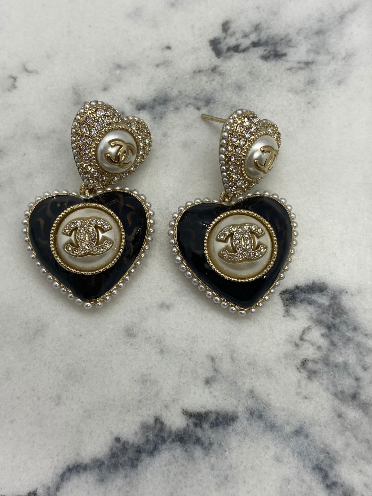 CHANEL CC Heart Pendant Earrings - Pre owned