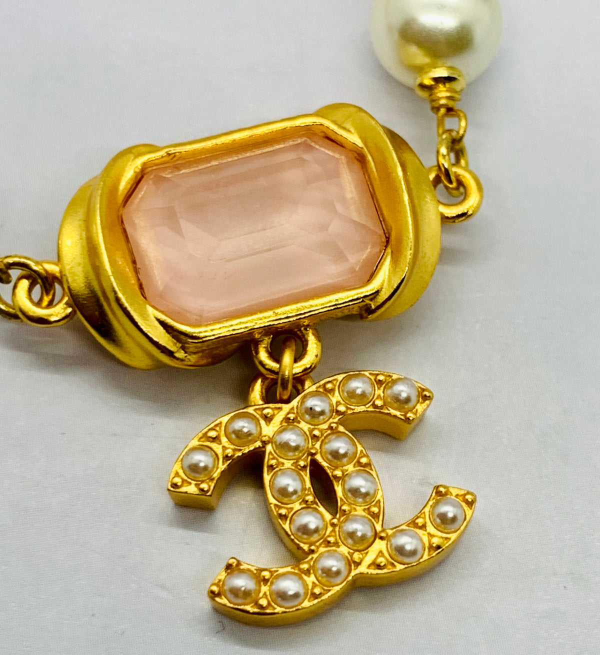 CHANEL CC Pink Rhinestone Necklace - Pre owned