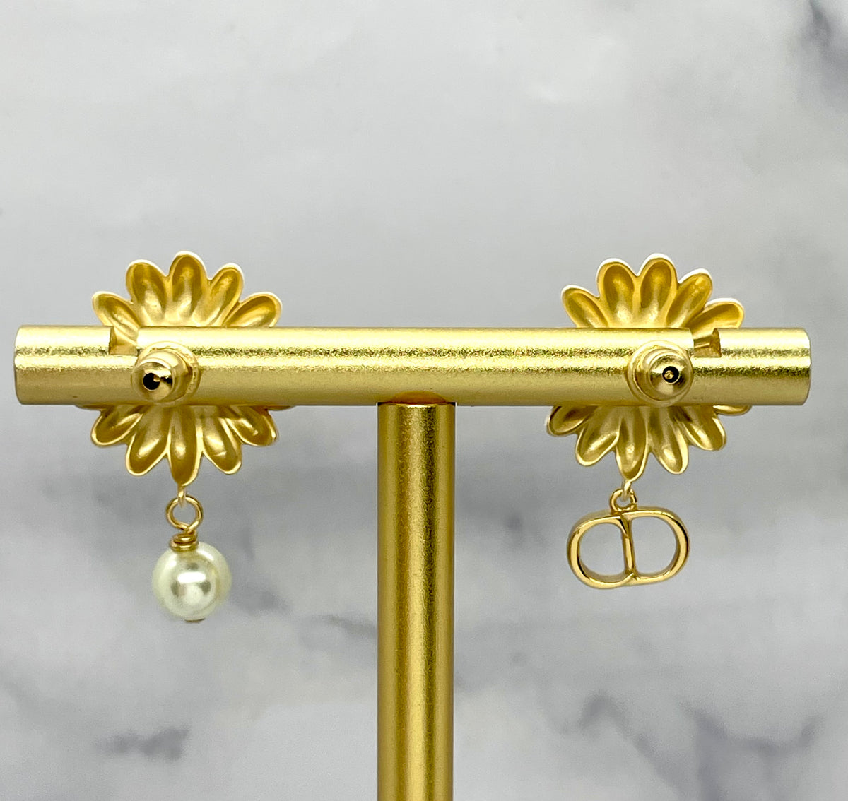 CHRISTIAN DIOR CD Garden Daisy Earrings - Pre Owned