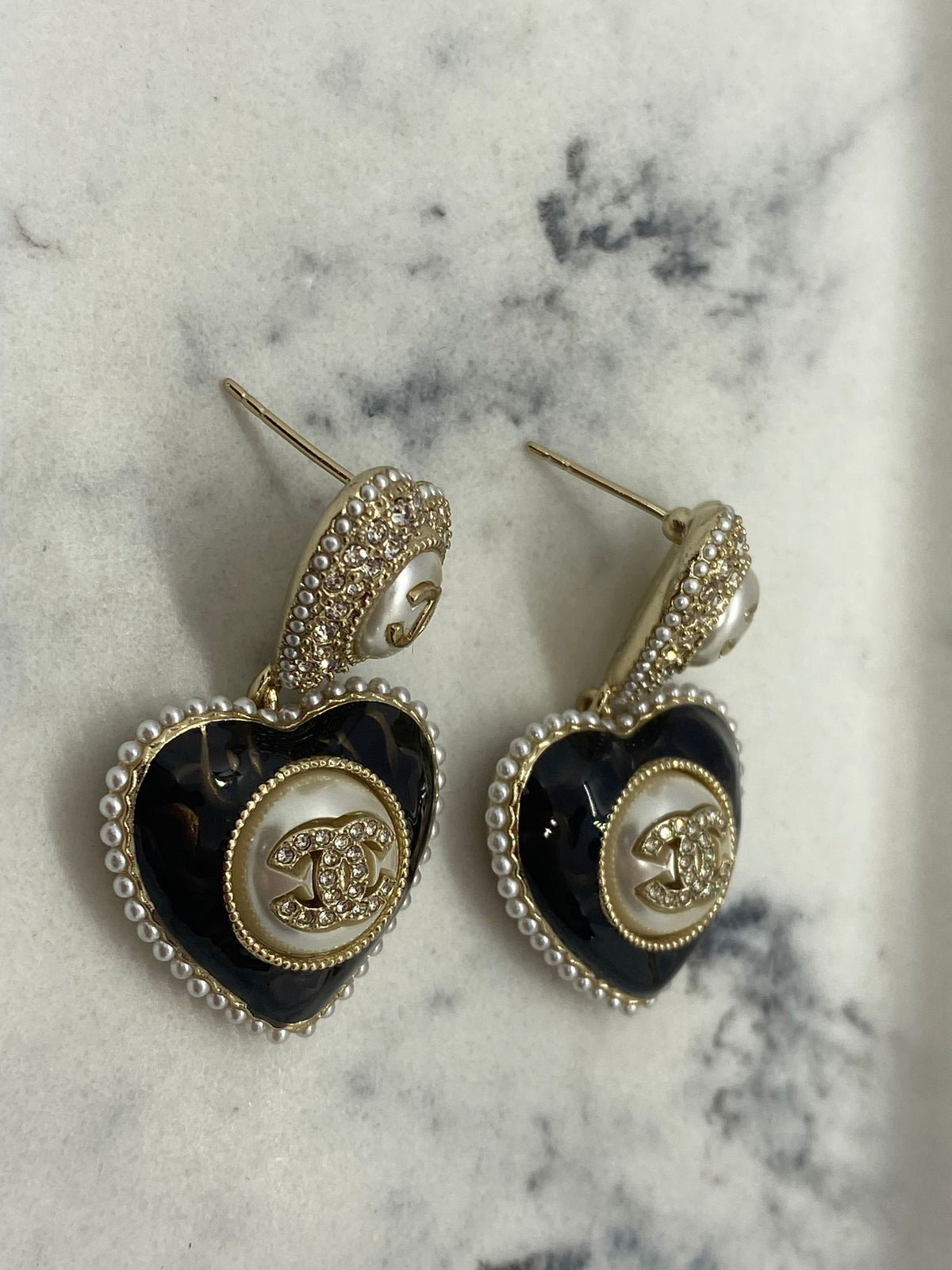 CHANEL CC Heart Pendant Earrings - Pre owned
