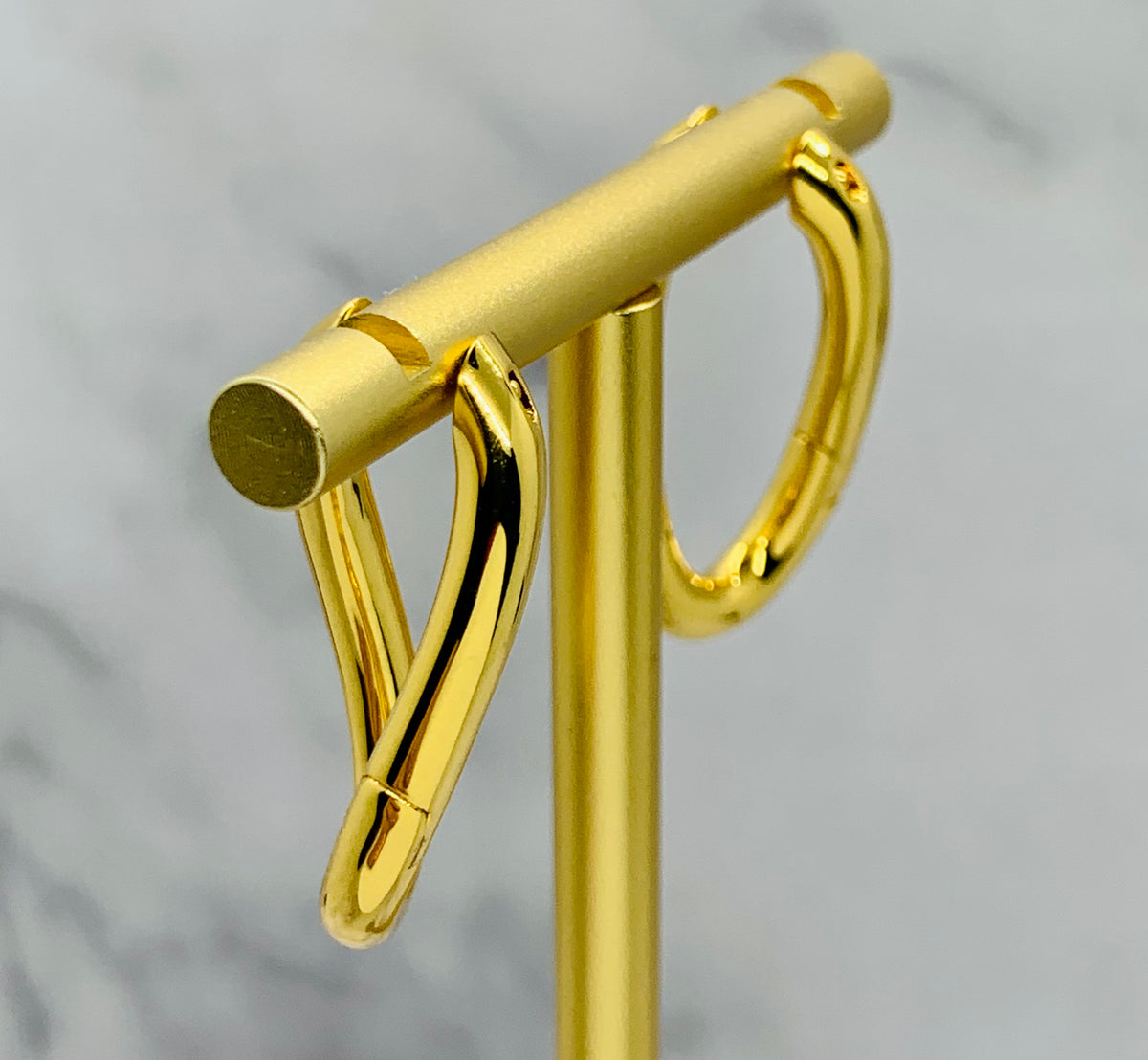 GUCCI Gold Tone Hoop Earrings - Pre owned