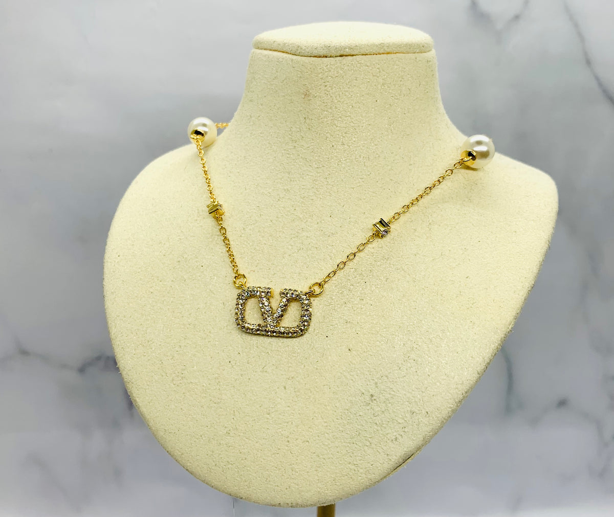 VALENTINO V Rhinestone & Pearl Trim Necklace - Pre owned
