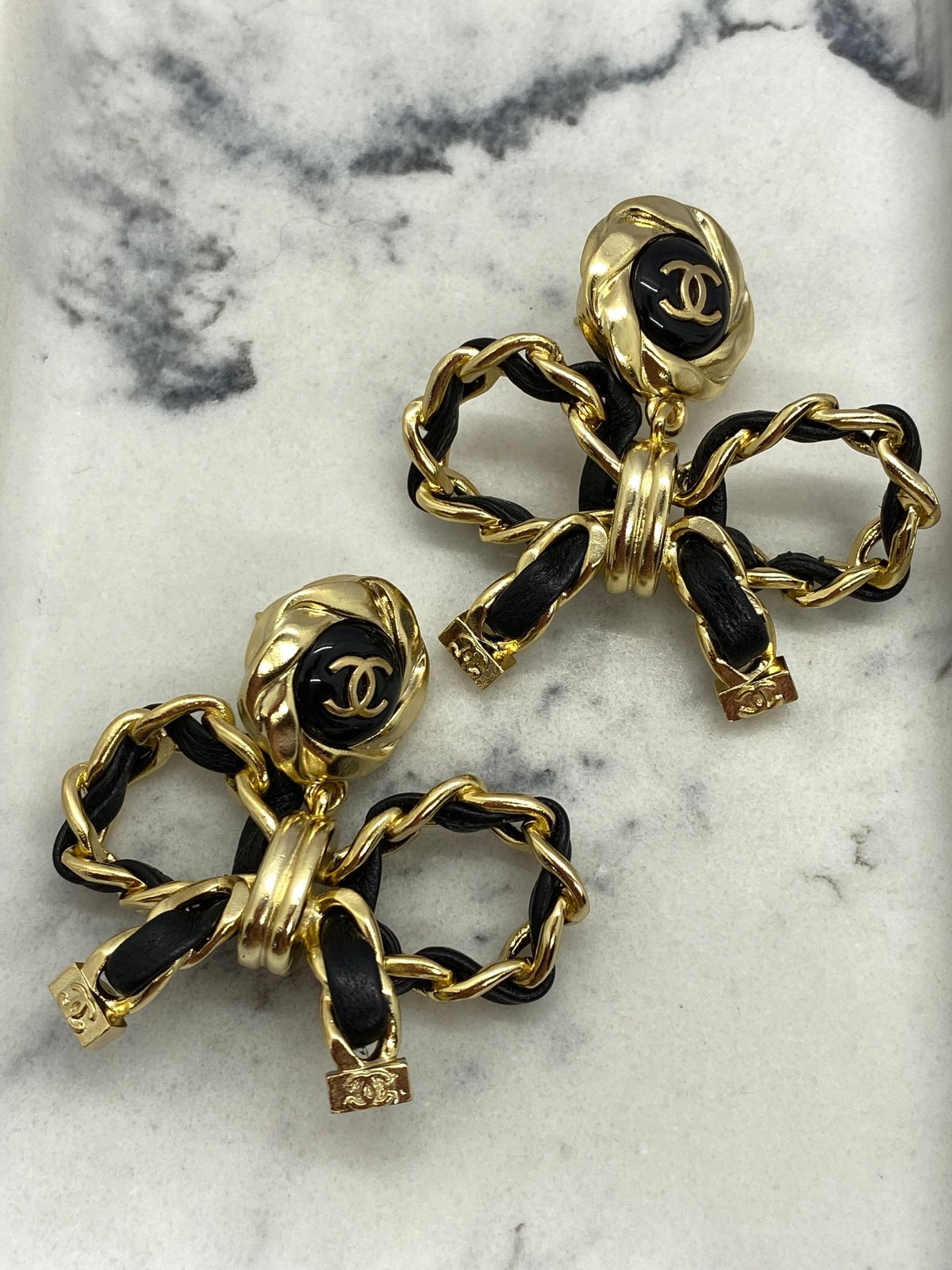 Auth CHANEL CC Leather Bow Earrings - Pre owned /