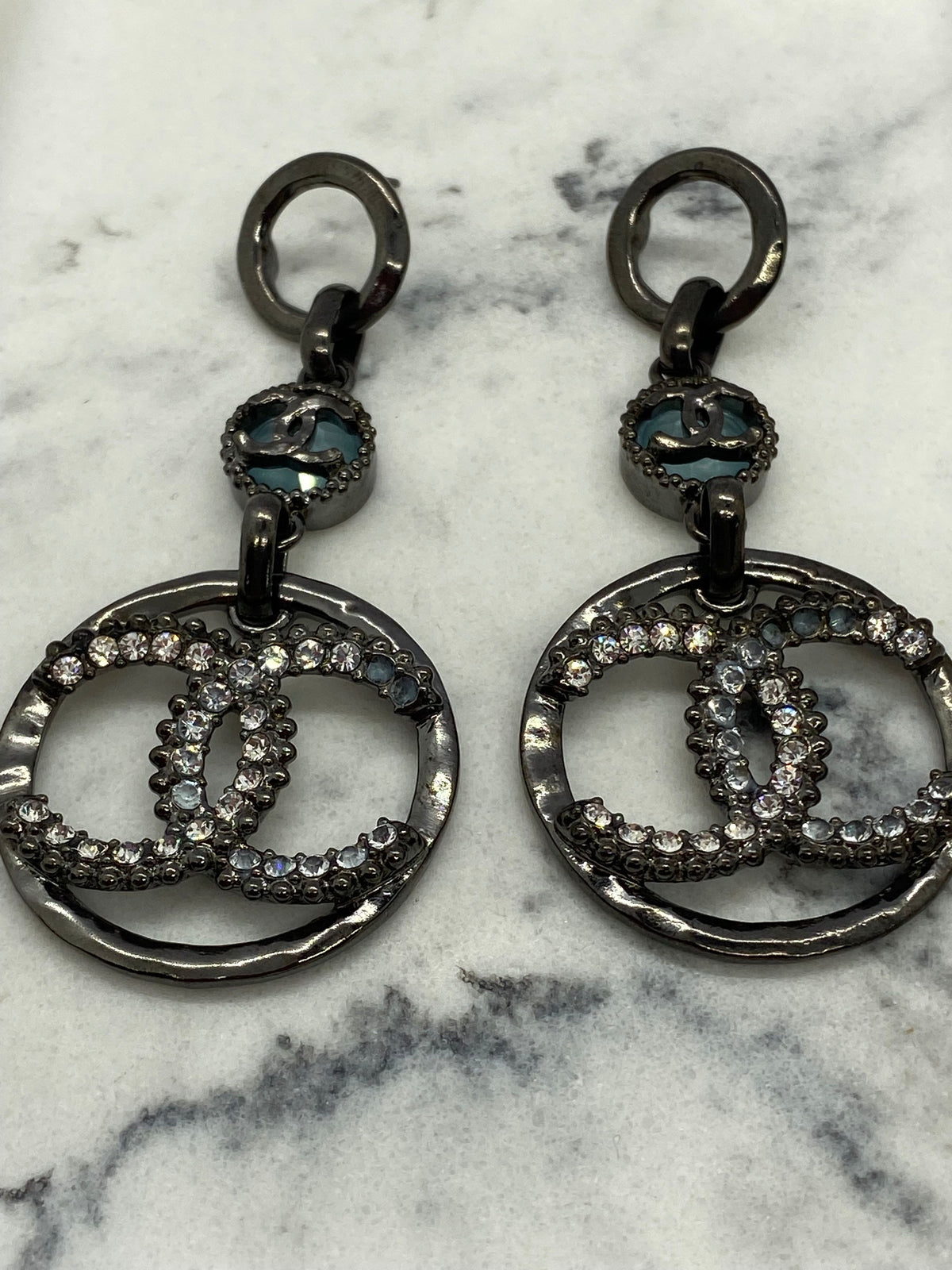 CHANEL CC 2019 Dark Blue Pendant Earrings - Pre owned