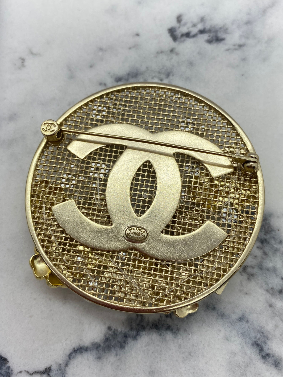 CHANEL CC Gold Tone Mesh Ornate Brooch Pin - Pre owned