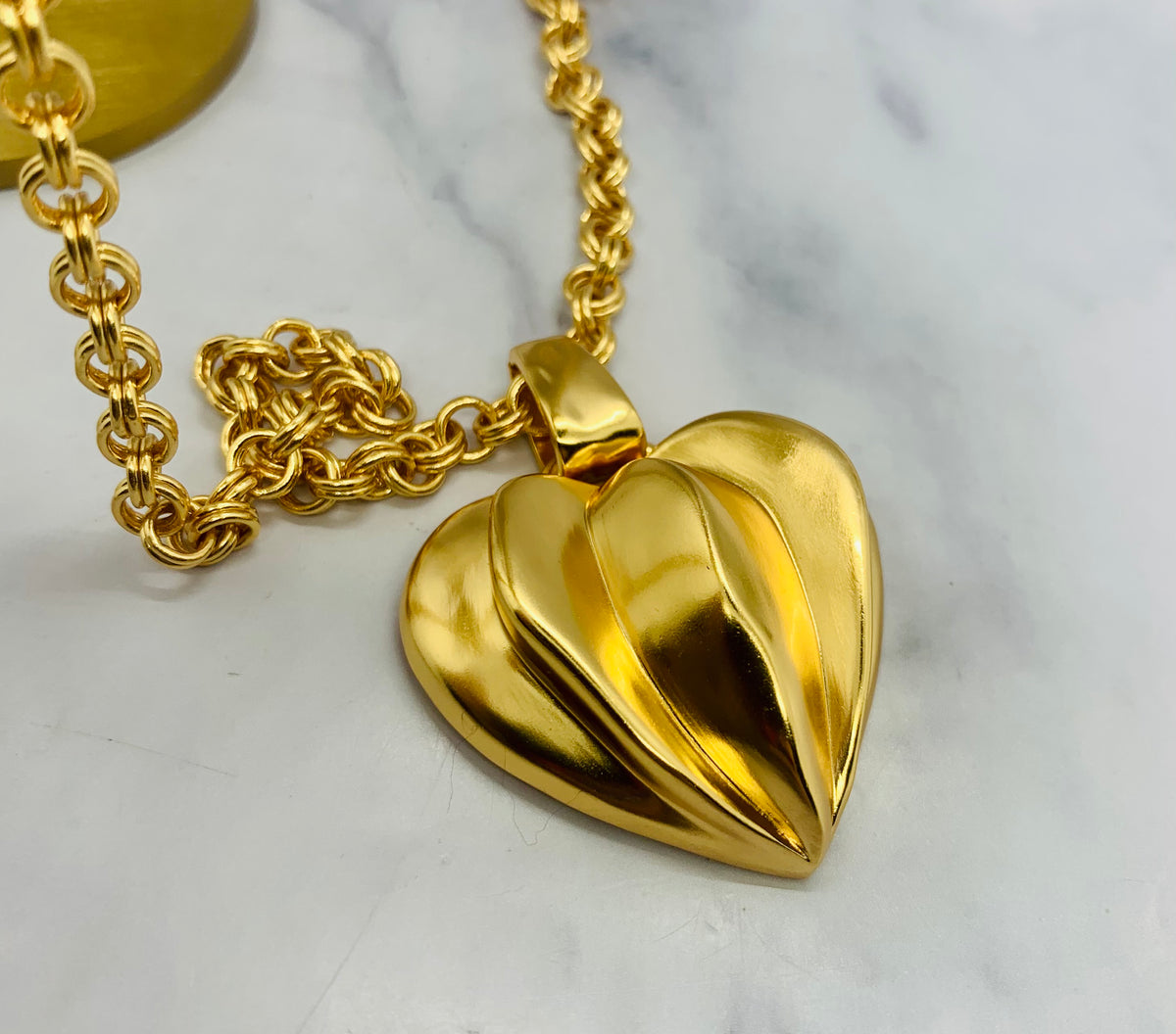GIVENCHY Vintage Heart Pendant Necklace - Pre owned