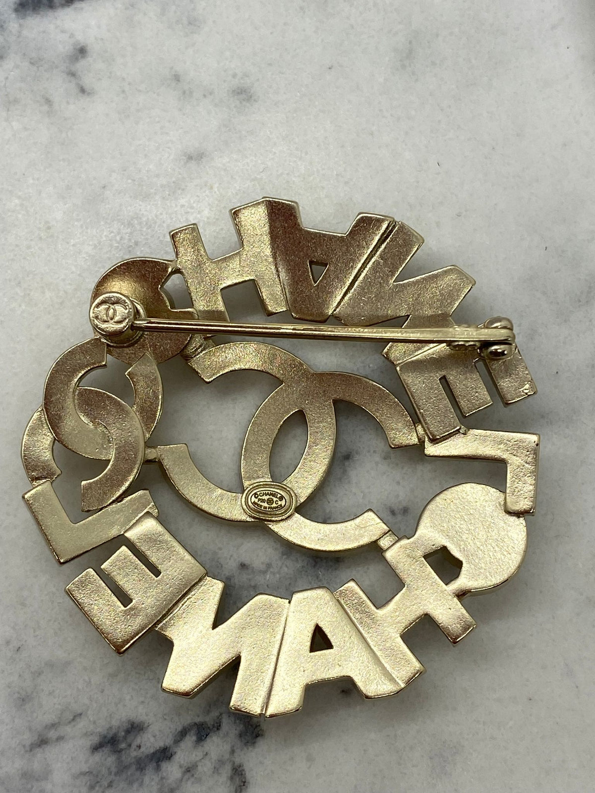 CHANEL CC Rhinestone Brooch Pin - Pre owned