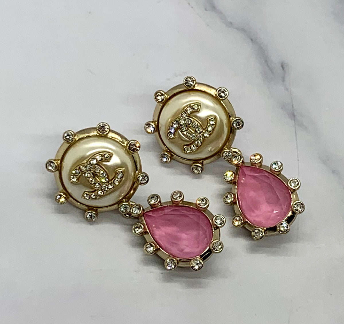 CHANEL CC Pink Pendant Earrings - Pre owned