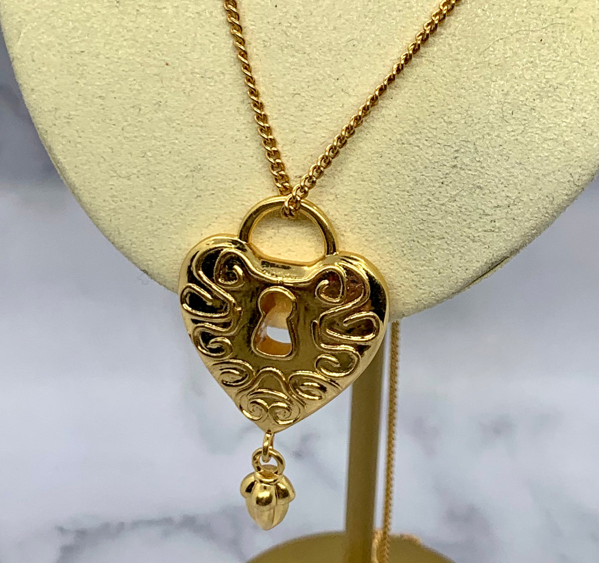 CHLOE Vintage Heart Charm Pendant Necklace - Pre owned