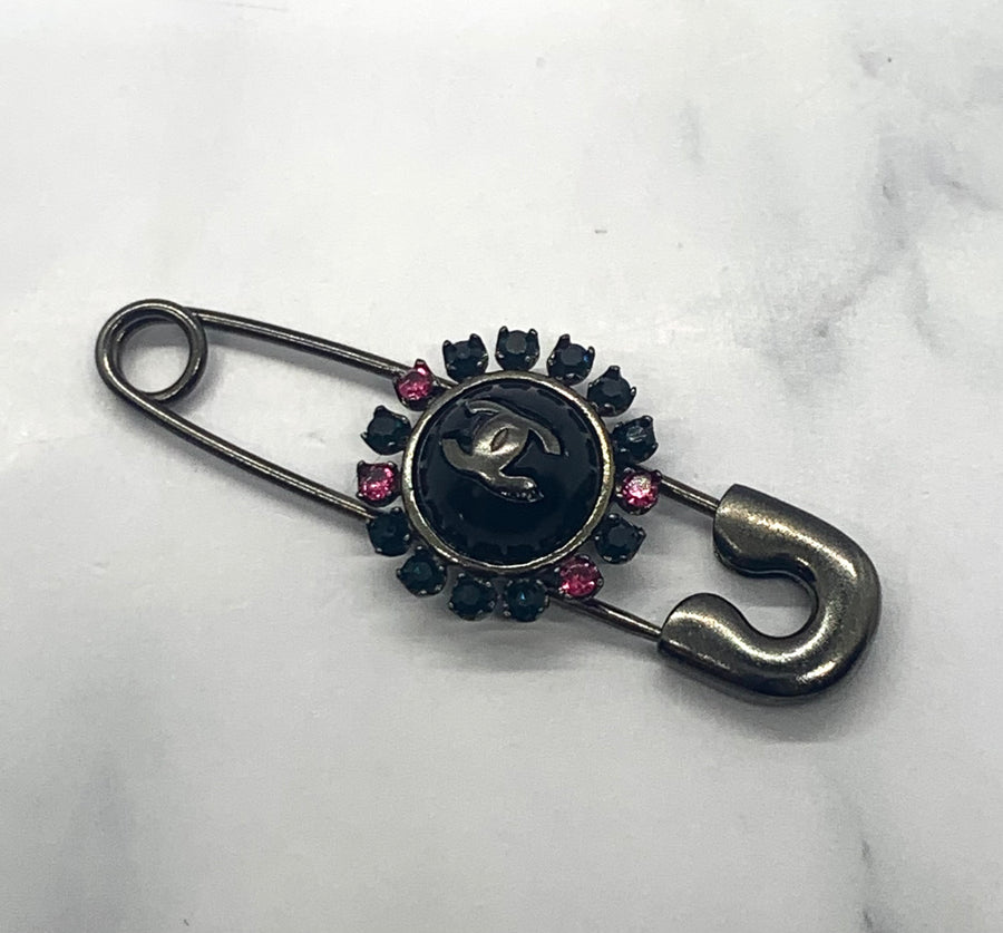 CHANEL CC Pewter Rhinestone Safety Pin Brooch - Pre owned