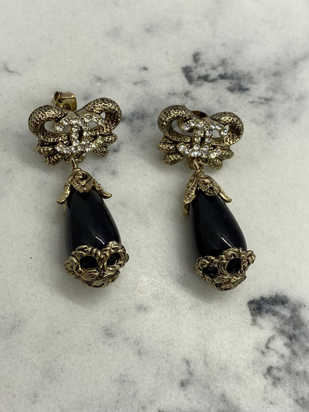 CHANEL CC 2009 Black Pendant Earrings - USED