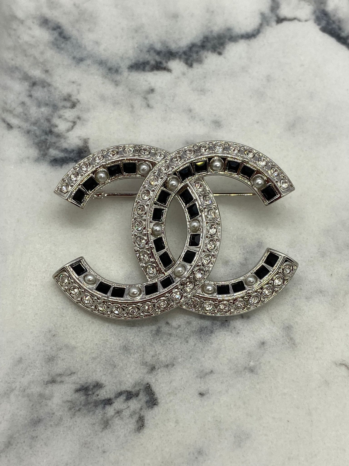 CHANEL CC Silver Tone Pearl & Rhinestone Brooch Pin - Pre owned