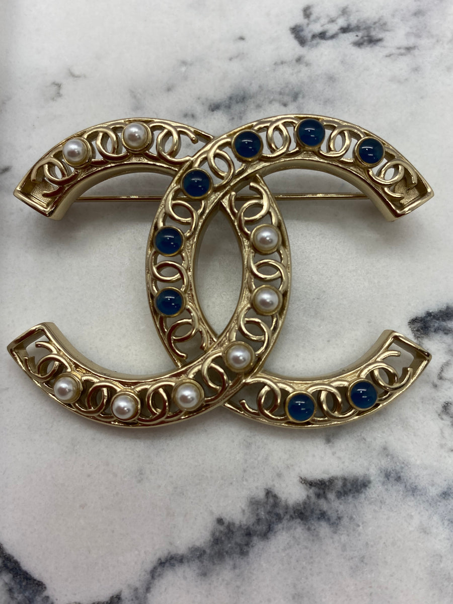 CHANEL CC Pearl Trim Brooch Pin - Pre owned