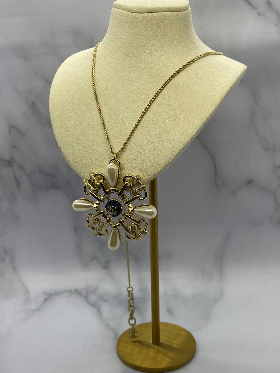 CHANEL CC Rare 2017 Cross Pendant Necklace - Pre owned