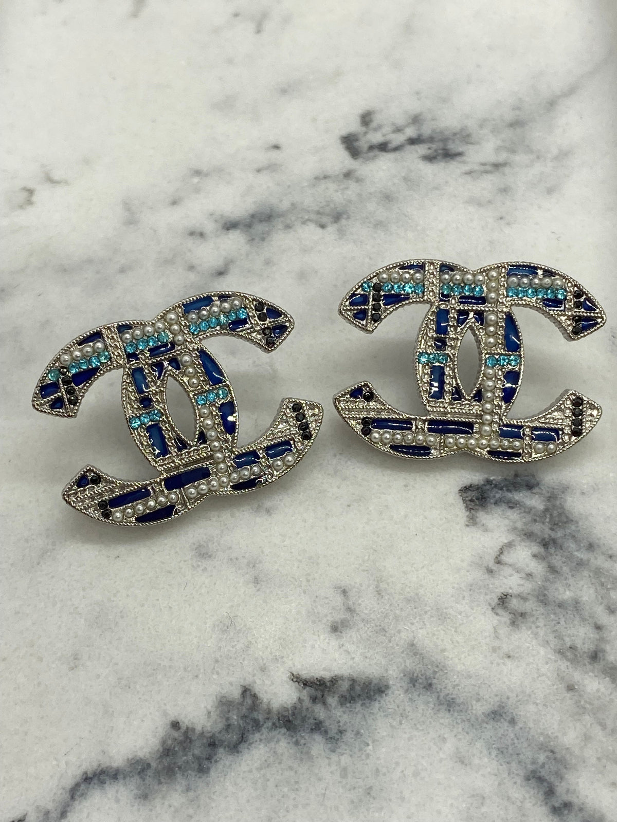 CHANEL CC Silver Tone Blue Plaid Pearl Earrings - Pre owned
