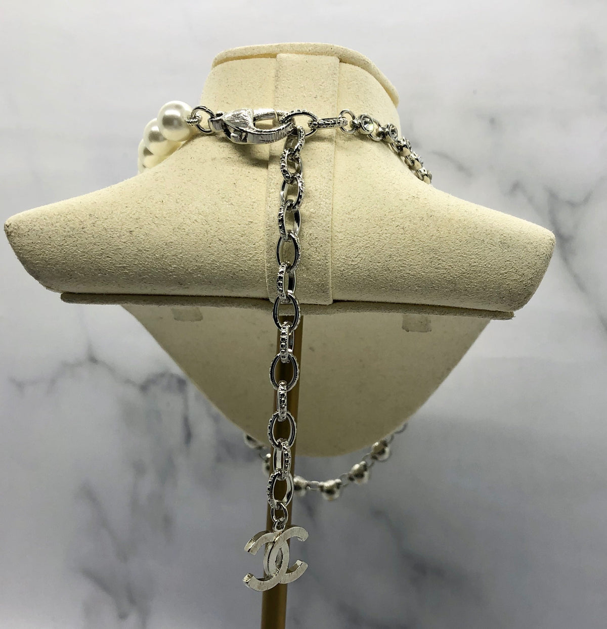 CHANEL CC Rhinestone & Pearl Necklace - Pre owned