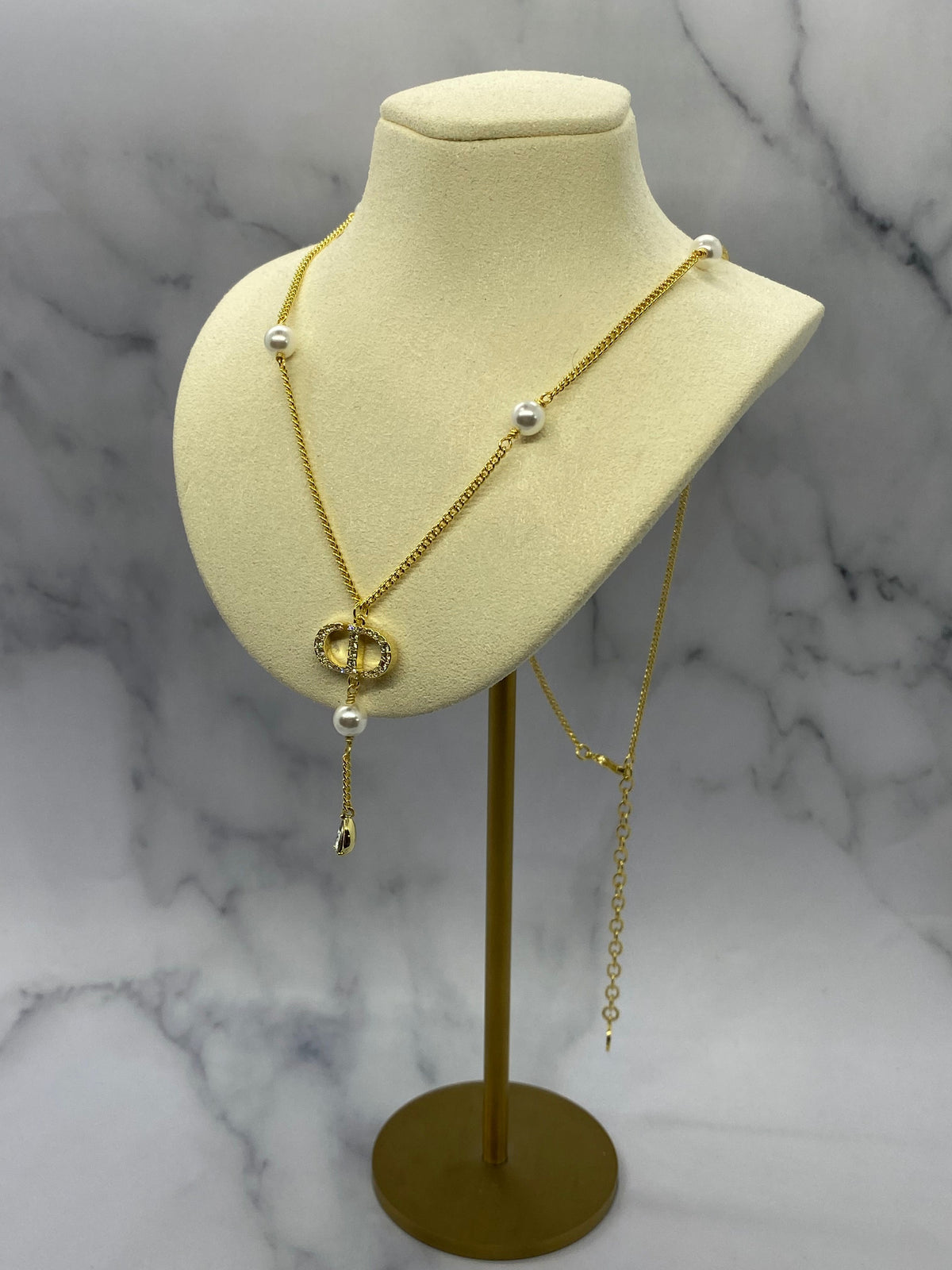 CHRISTIAN DIOR CD Gold Tone Pearl Necklace - Pre owned