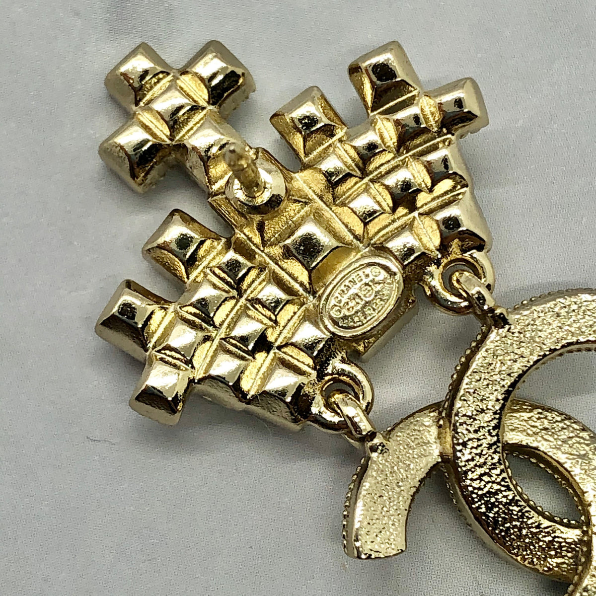 CHANEL CC Small Rhinestone Brooch Pin - Pre owned