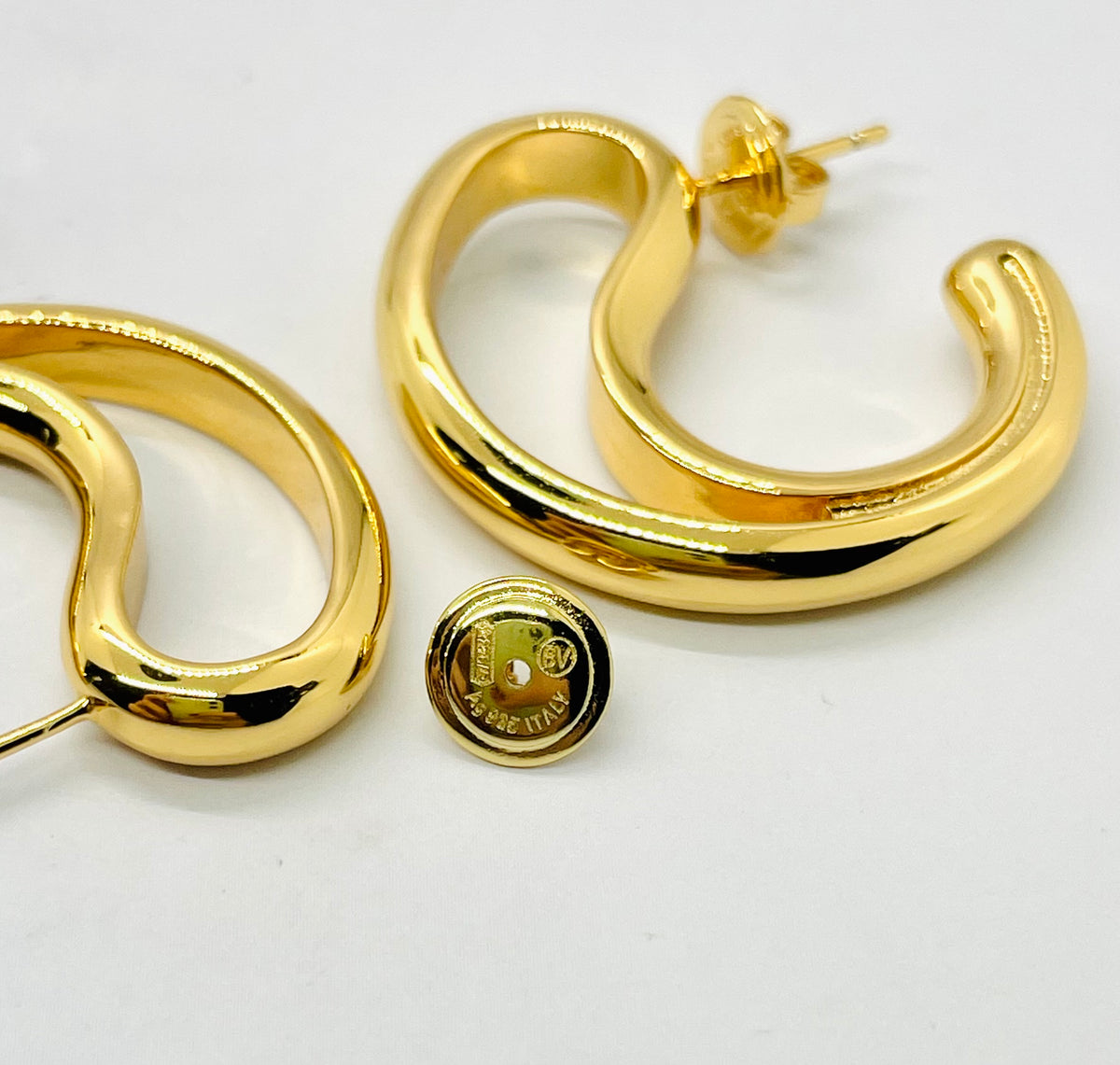 BOTTEGA VENETA  Gold Tone Drop Cut Out Earrings - Pre owned