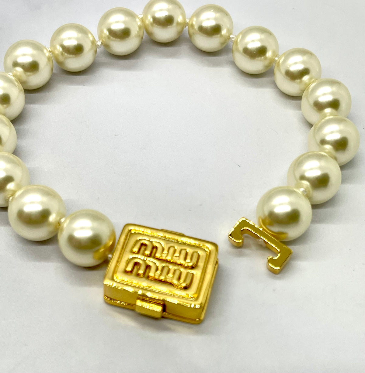 MIU MIU Pearl Monogram Bracelet - Pre owned