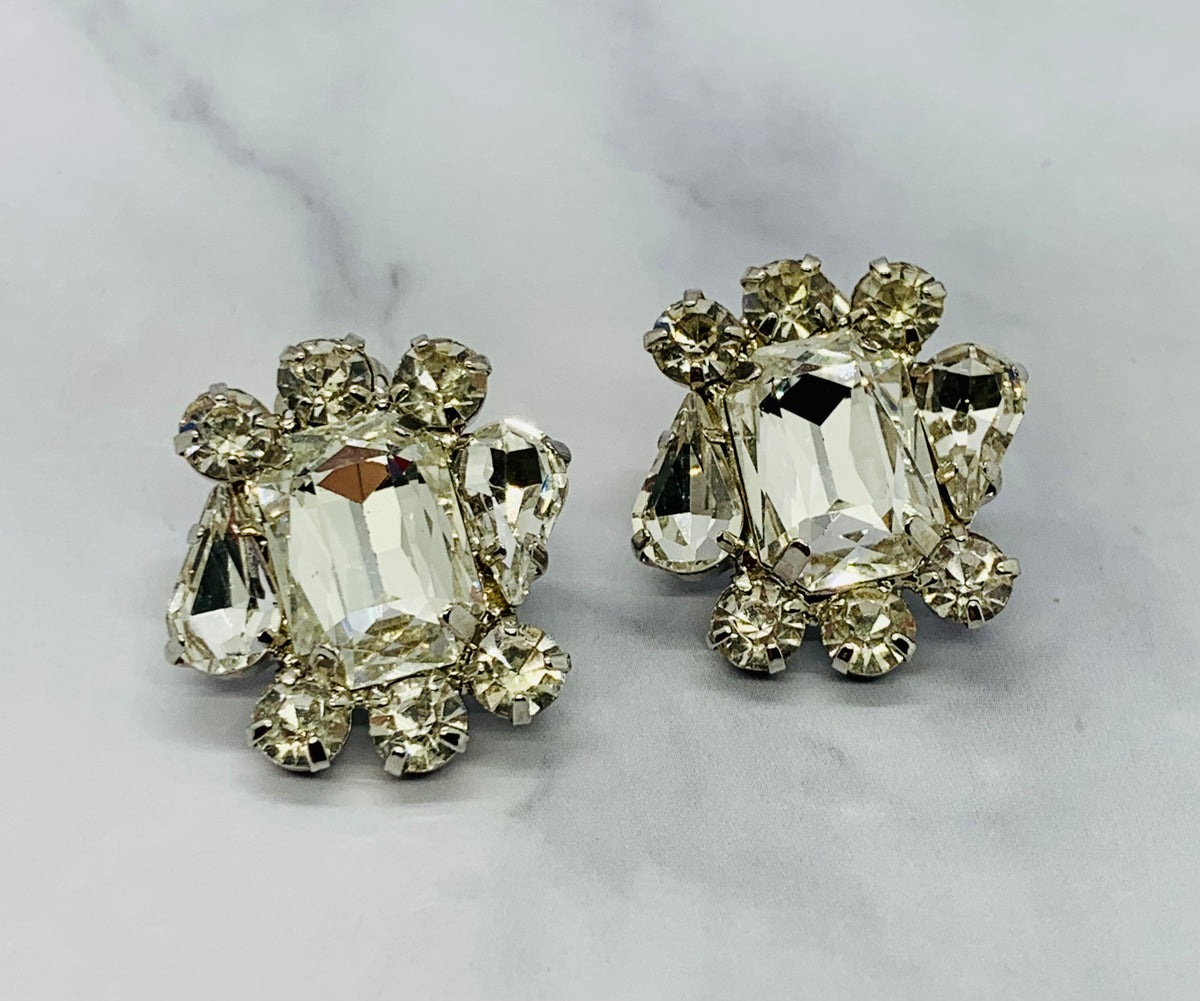 Vintage Hollywood Silver-tone rhinestone cluster earrings - Pre owned / KQ4582
