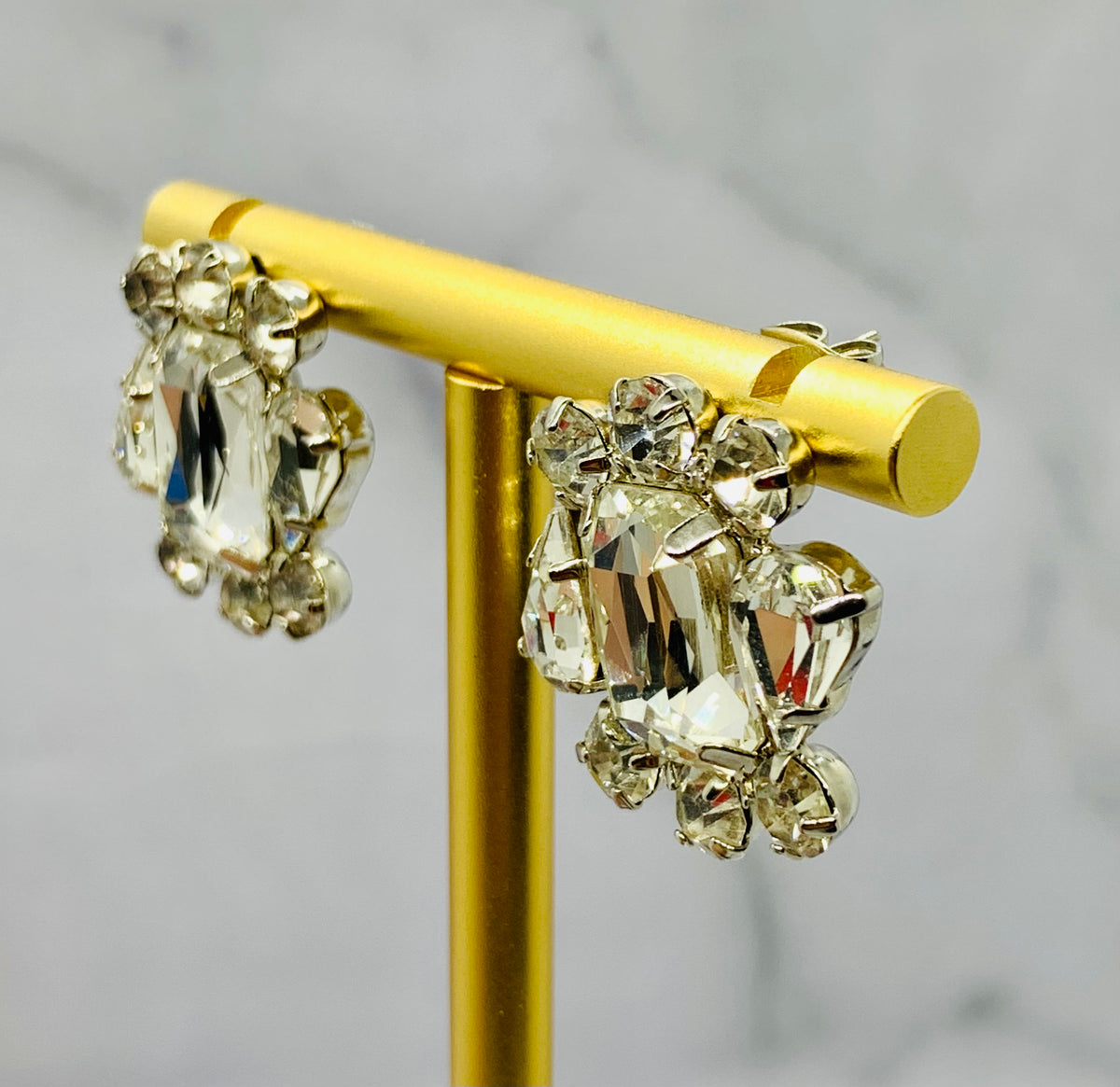Vintage Hollywood Silver-tone rhinestone cluster earrings - Pre owned / KQ4582