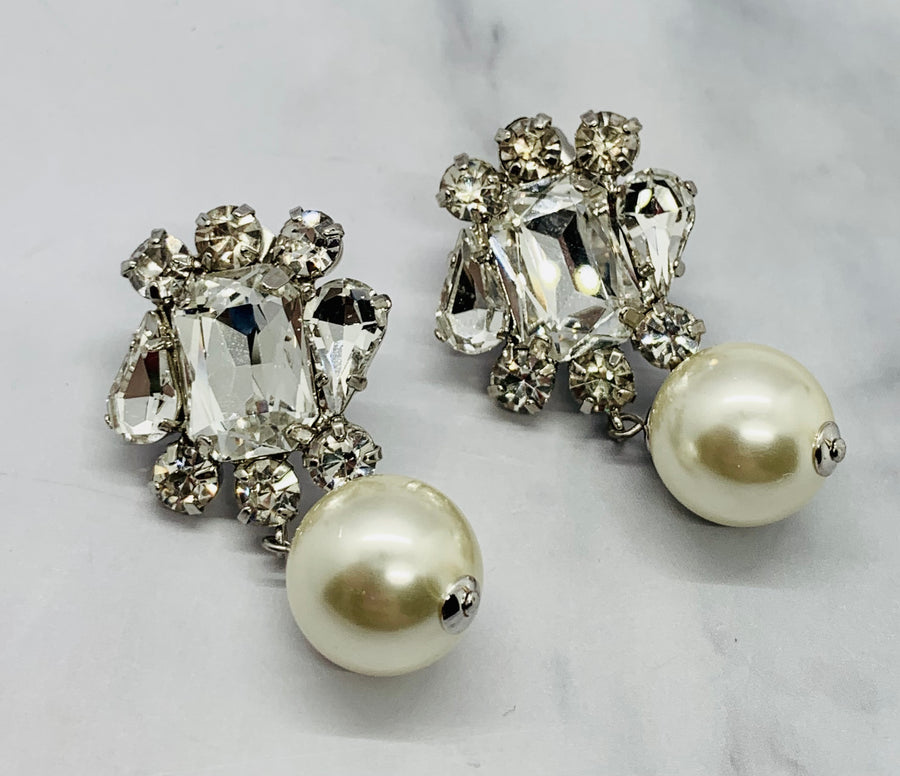 Vintage Hollywood Silver-tone pearl rhinestone cluster earrings - Pre owned / KQ4583