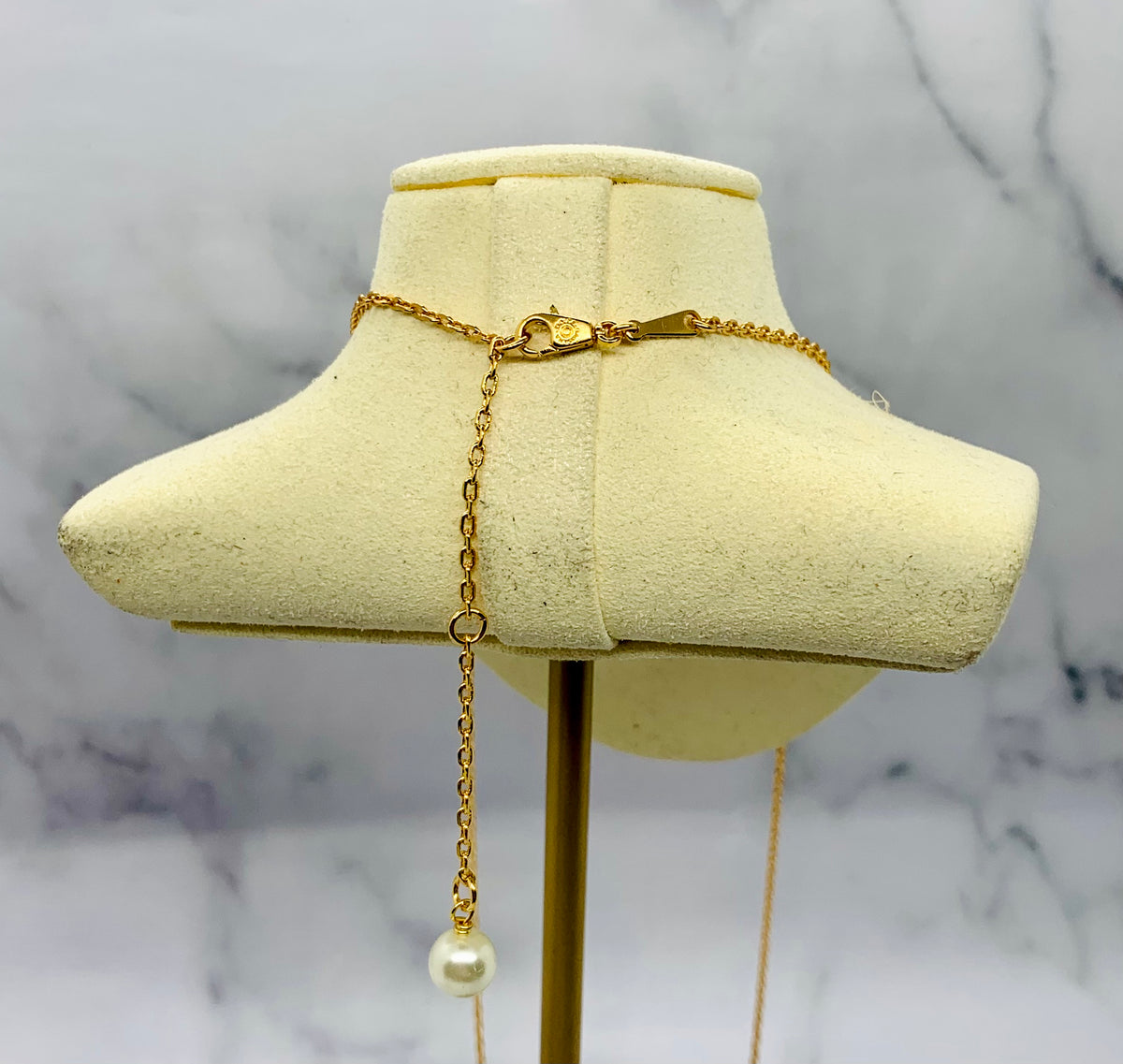 D&G Gold-tone floral cameo pendant necklace - Pre owned / KS4641