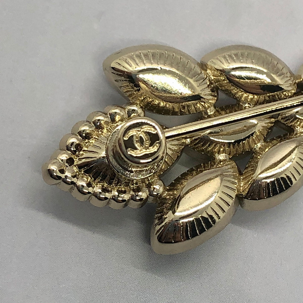 CHANEL CC Rhinestone Brooch Pin - Pre-Owned — 5