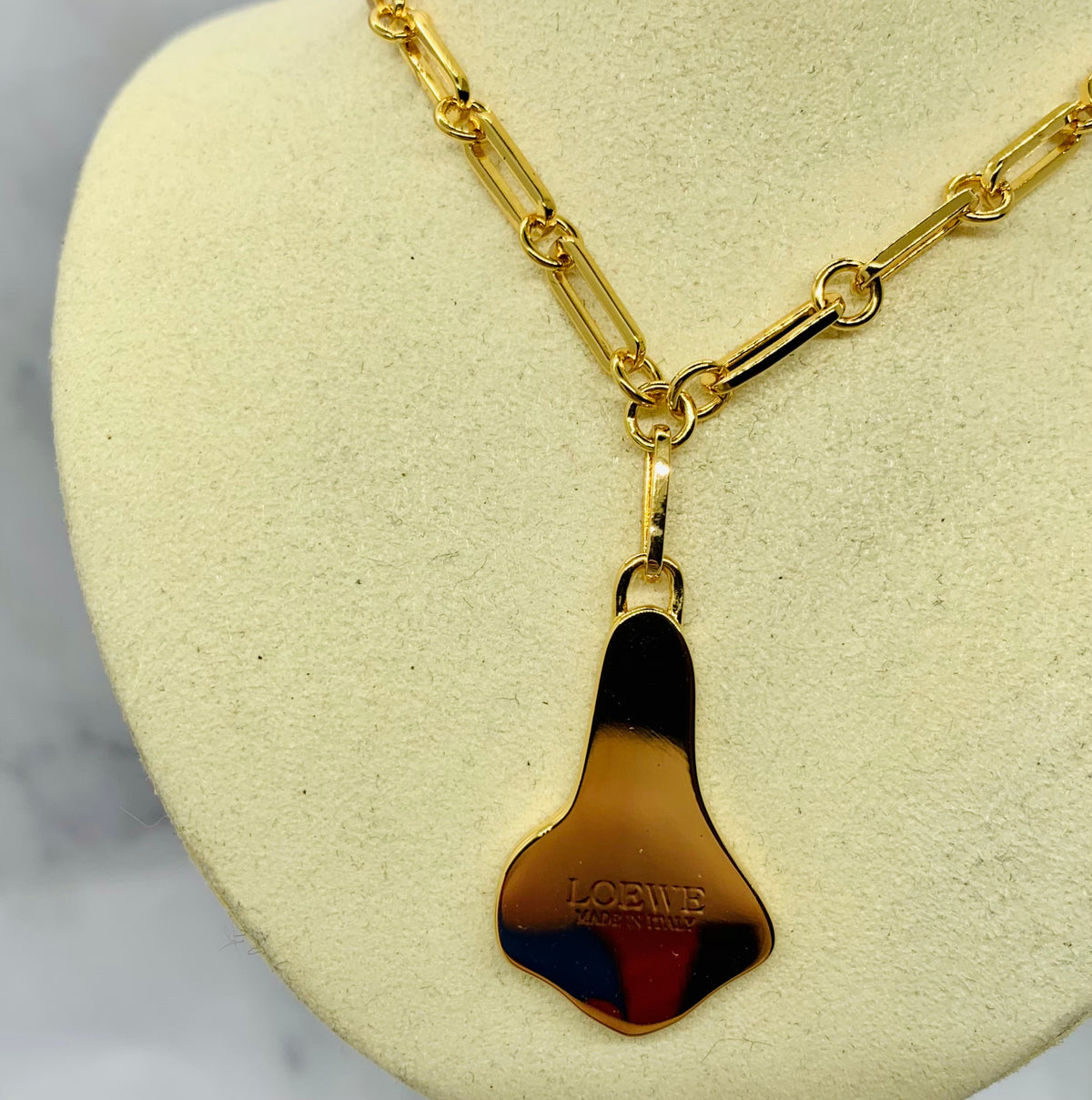 LOEWE Mother of Pearl Pendant Necklace - Pre-Owned — 4
