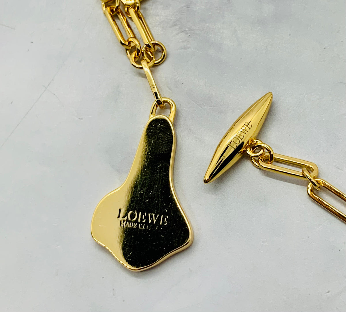 LOEWE Mother of Pearl Pendant Necklace - Pre-Owned — 2