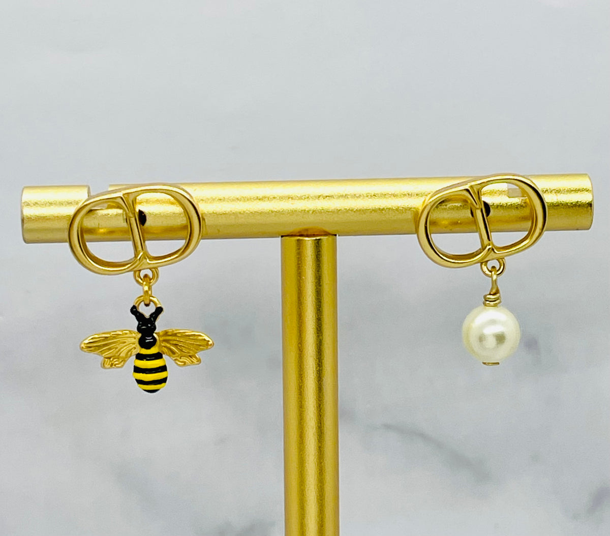 CHRISTIAN DIOR CD Bee & Pearl Asymmetric Earrings - Pre-Owned — 1