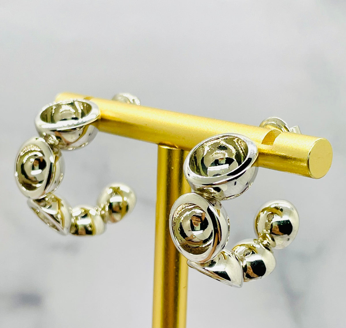 BOTTEGA VENETA Silver Bubble Hoop Earrings - Pre-Owned / MJ6384 — 4
