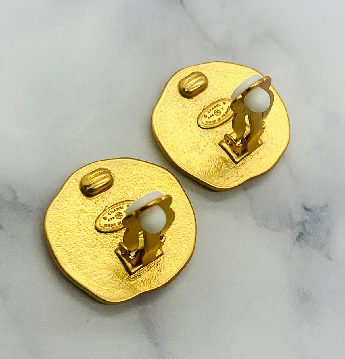 CHANEL CC Vintage Gold Seal Clip On Earrings - Pre-Owned — 5