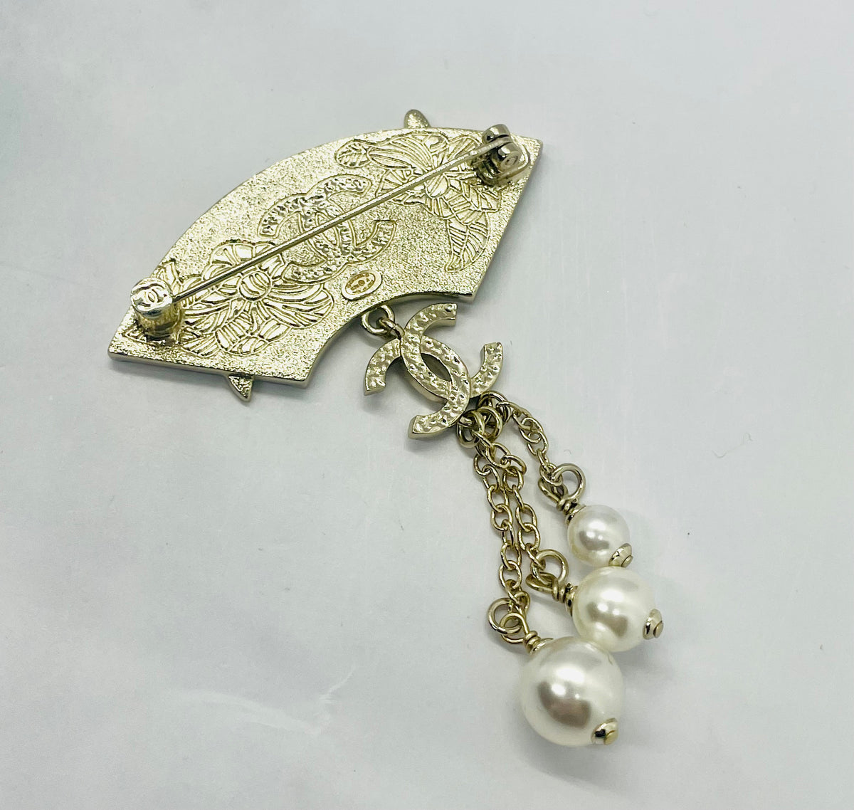 CHANEL CC Fan Brooch Pin - Pre-Owned — 5