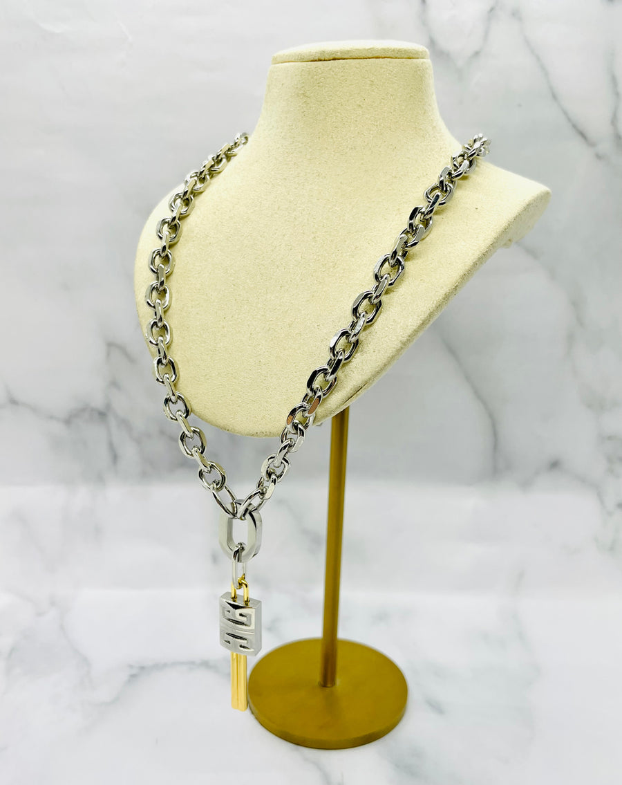 GIVENCHY Monogram Key Chain Necklace - Pre-Owned — 1