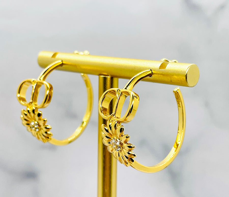 CHRISTIAN DIOR CD Gold Tone Daisy Hoop Earrings - Pre-Owned — 1