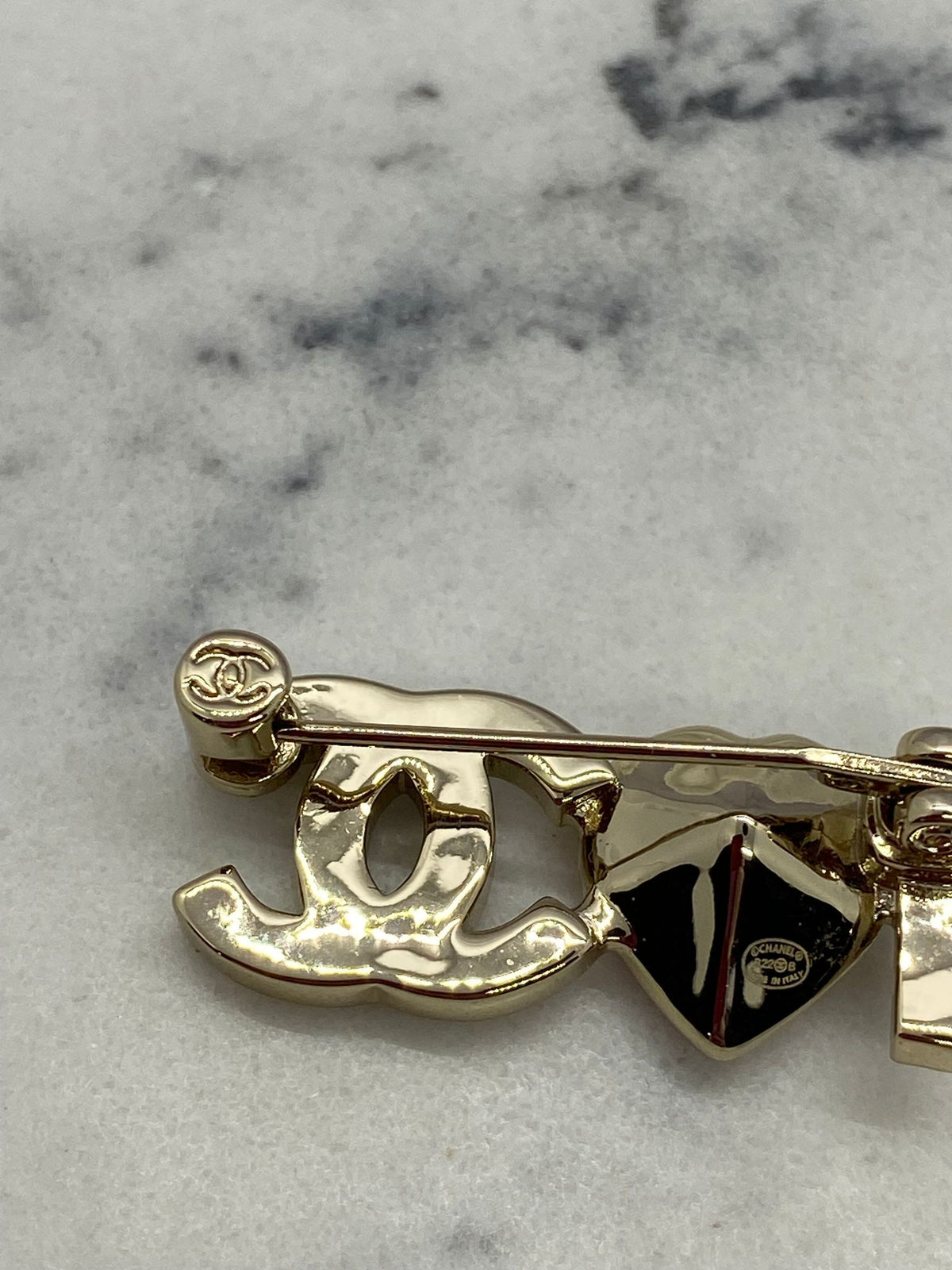 CHANEL I heart CC Small Brooch Pin - Pre-Owned — 5