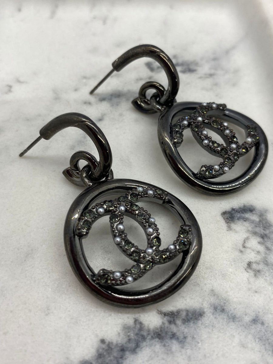 CHANEL CC Black Rhinestone Pendant Earrings - Pre-Owned — 1