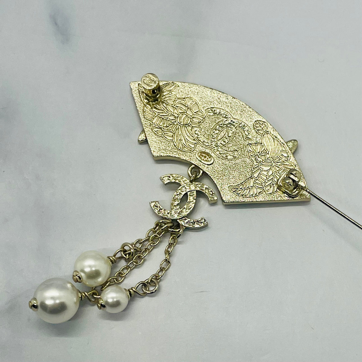 CHANEL CC Fan Brooch Pin - Pre-Owned — 4