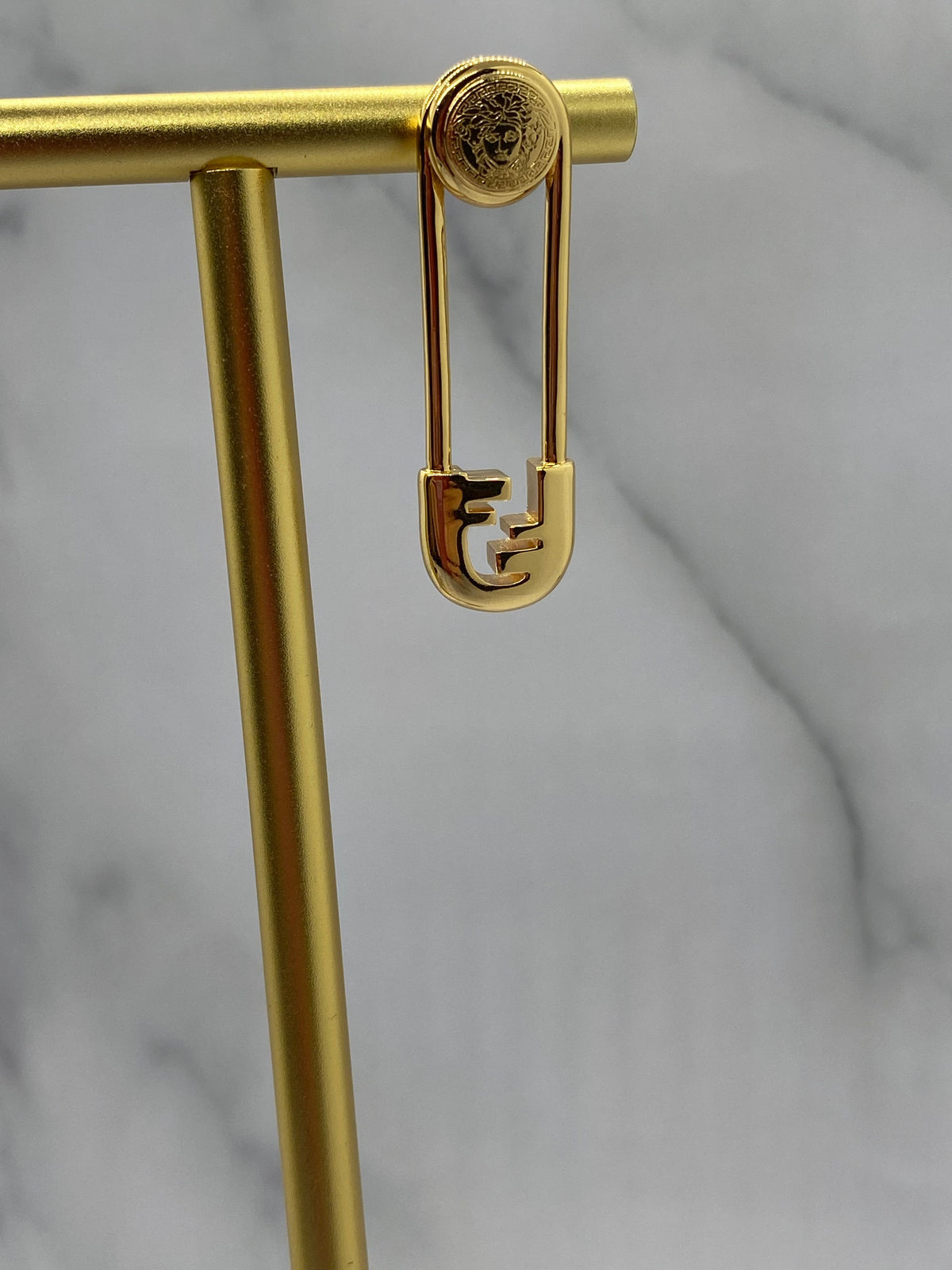 FENDACE Versace x Fendi Single Gold Safety Pin Earring - Pre-Owned — 5