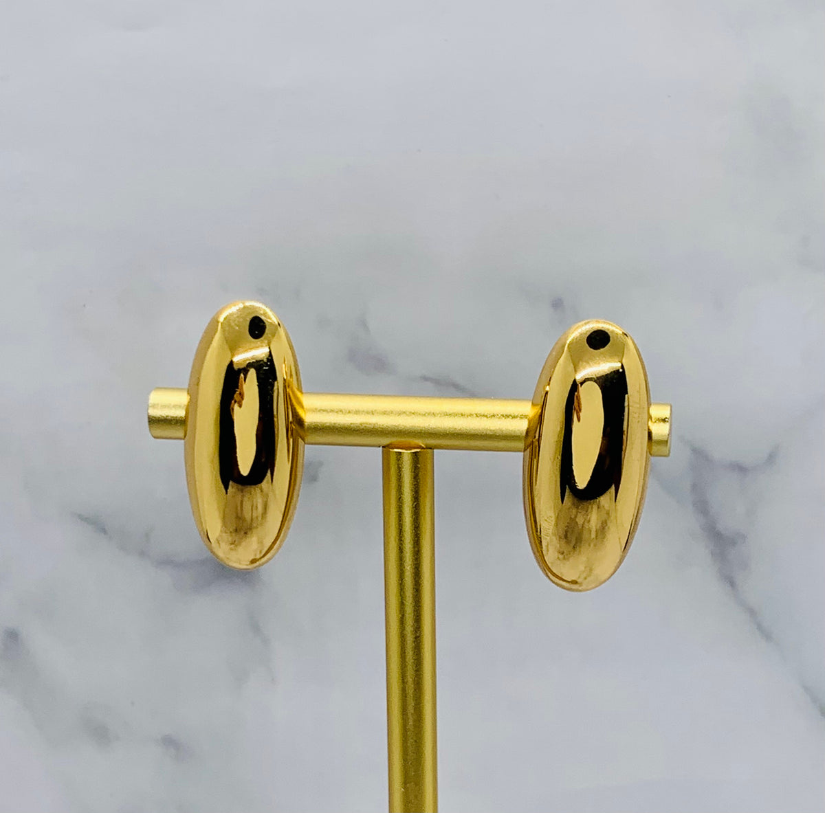 CHRISTIAN DIOR Gold Tone Clip On Earrings - Pre-Owned — 1