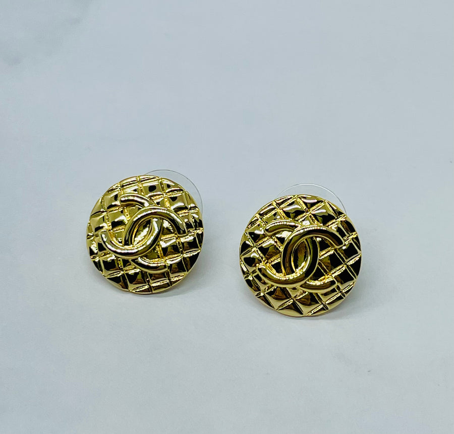 CHANEL CC Quilted Button Earrings - Pre-Owned — 1