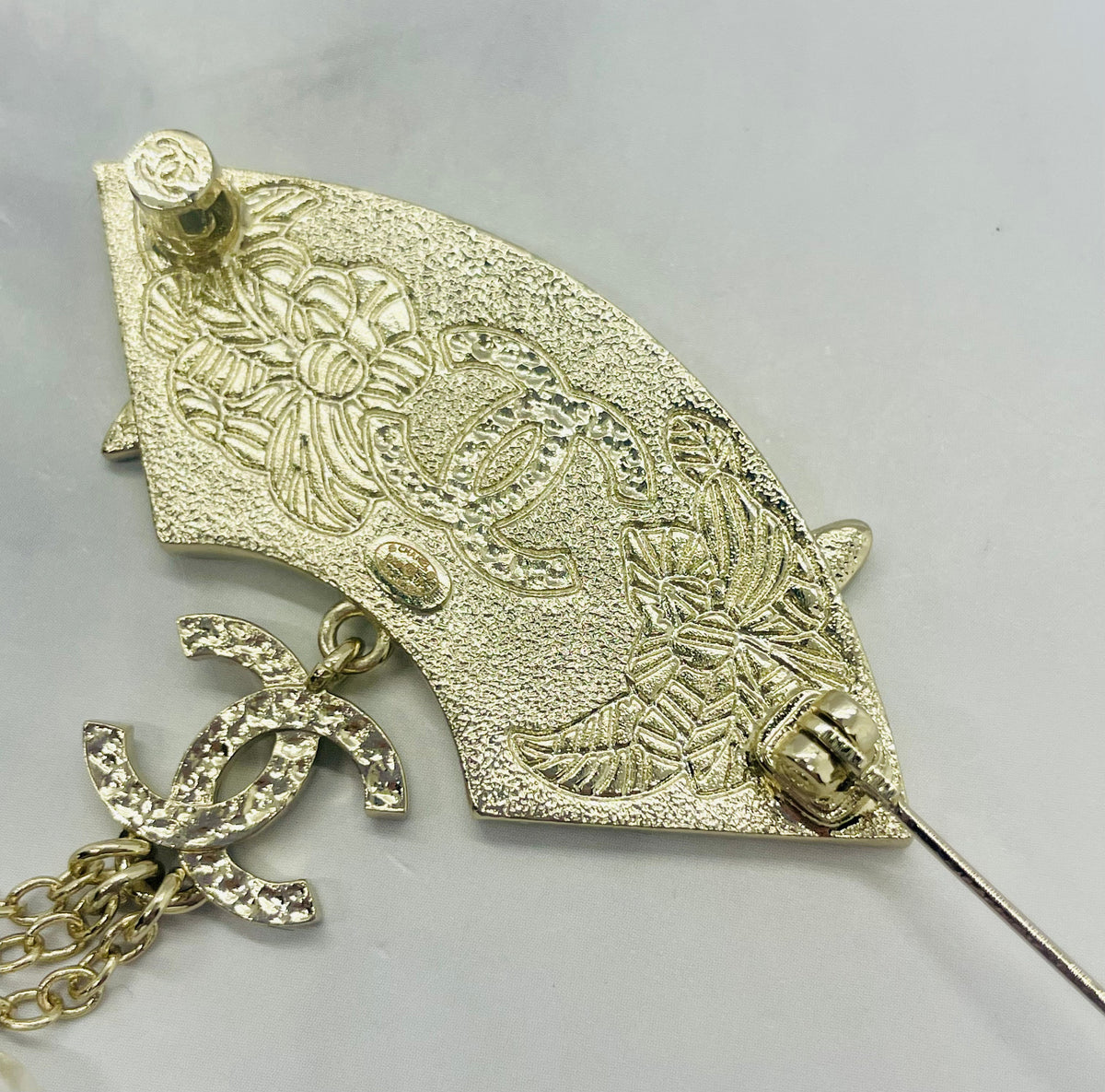 CHANEL CC Fan Brooch Pin - Pre-Owned — 6